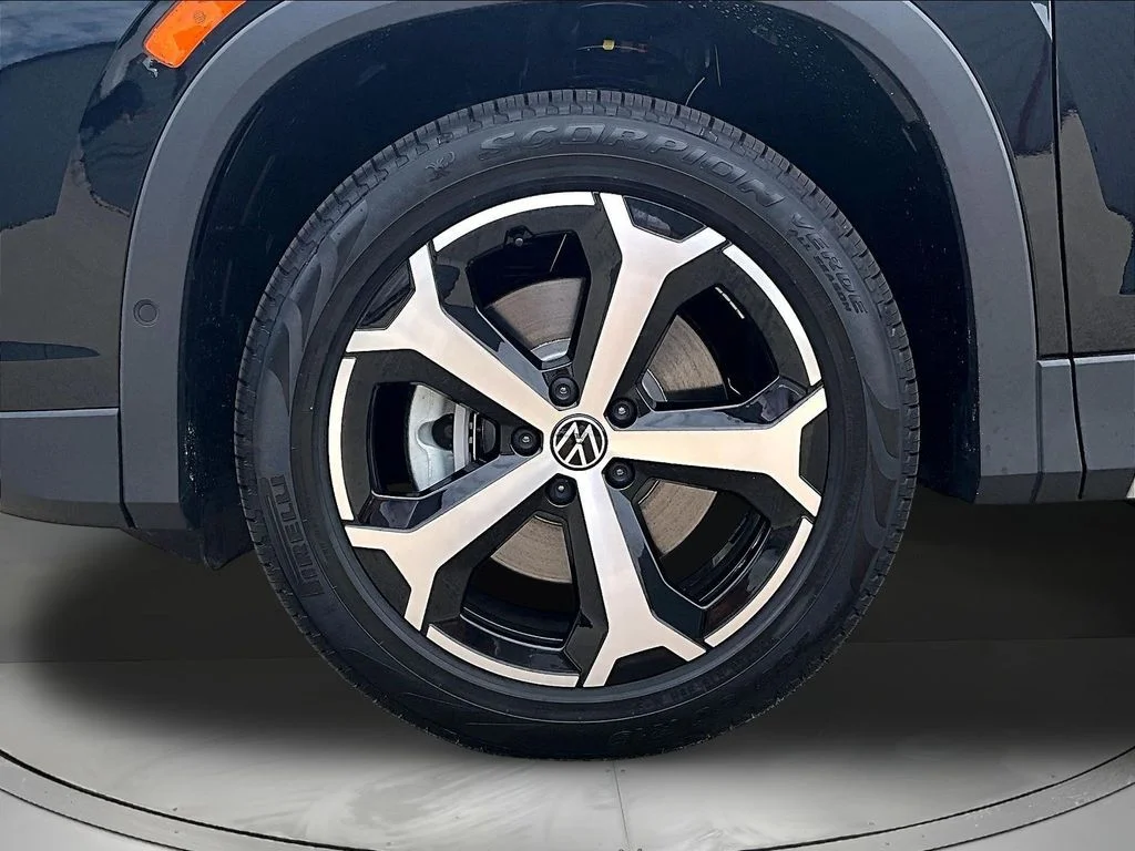 New 2026 Black Volkswagen 2.0T SE image 31