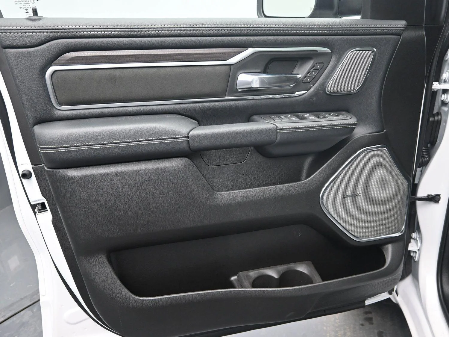 New 2026 Ivory White Tri-Coat Pearl-Coat Exterior Paint RAM Laramie image 21
