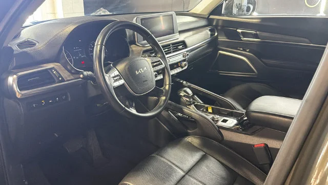 Used 2022 Green Kia EX image 24