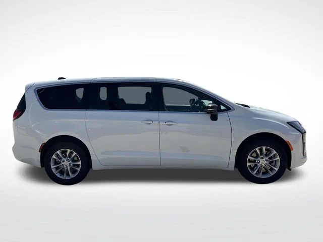 New 2027 Bright White Clear-Coat Exterior Paint Chrysler Select image 9