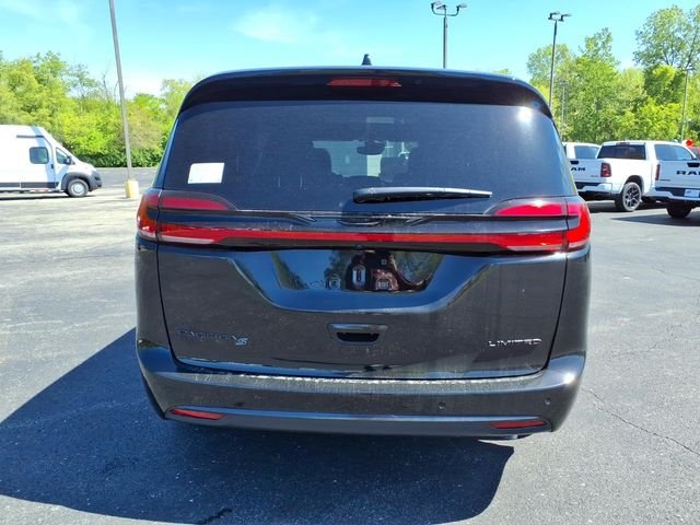 New 2027 Diamond Black Crystal Pearl-Coat Exterior Paint Chrysler Limited image 6