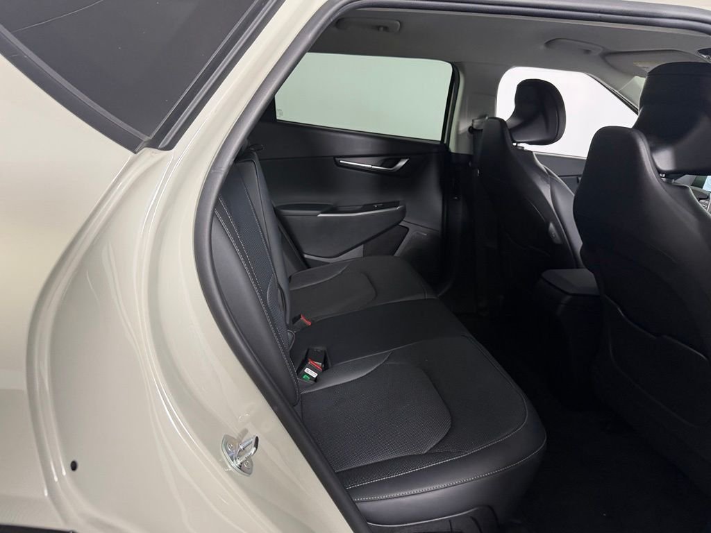 Used 2024 Glacier Kia Wind image 22