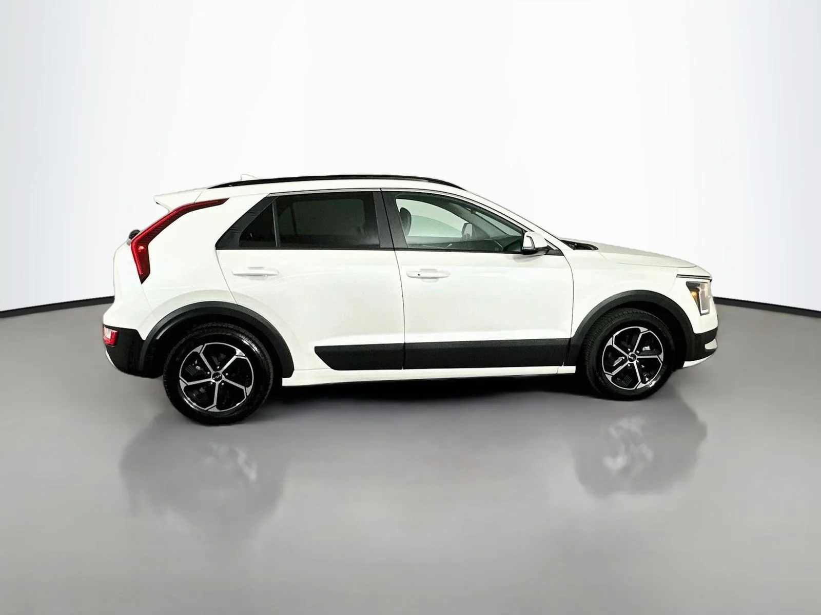Used 2025 Snow White Pearl Kia EX image 8