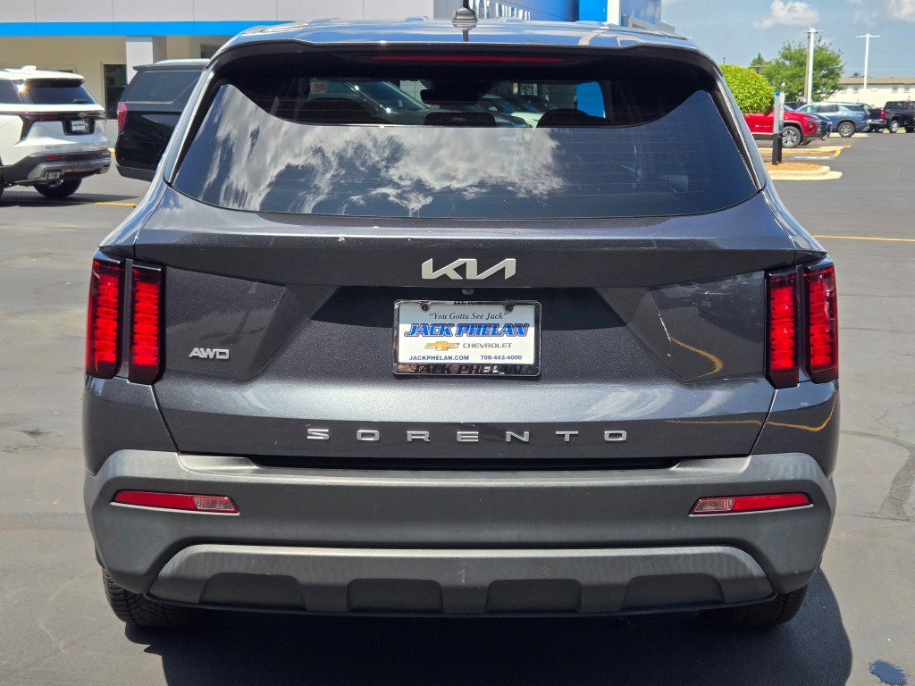2022 Kia Sorento LX - Photo 12