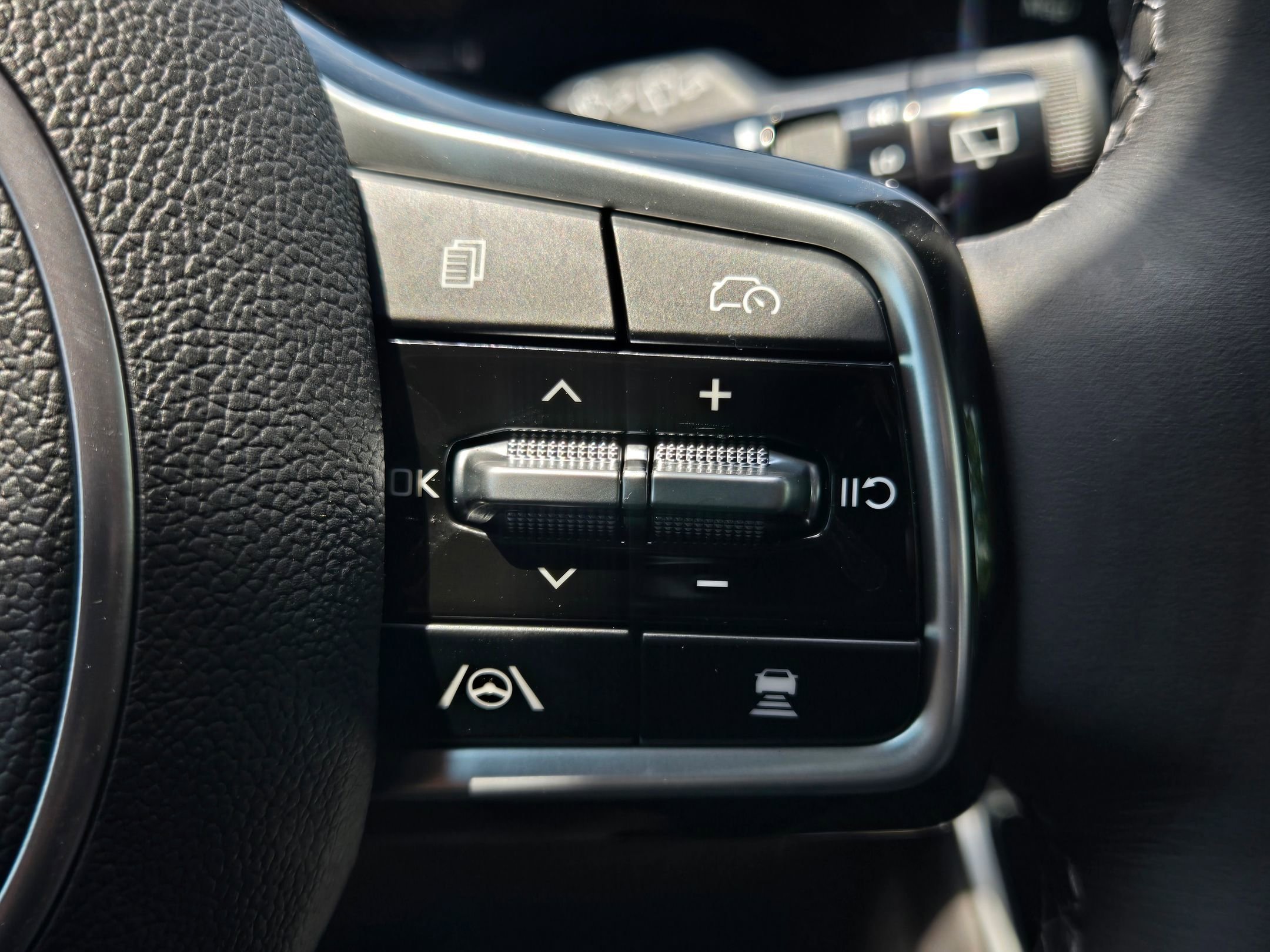 New 2026 Ceramic Silver Kia EX image 26
