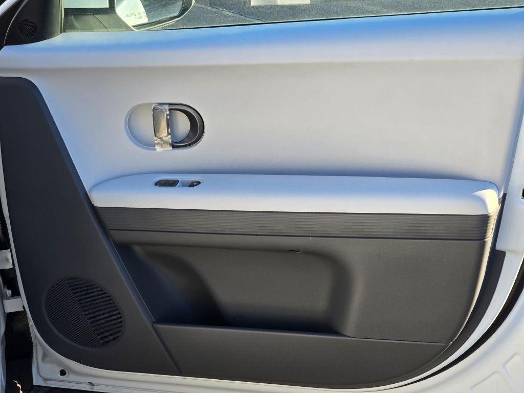 New 2025 White Hyundai SEL image 7