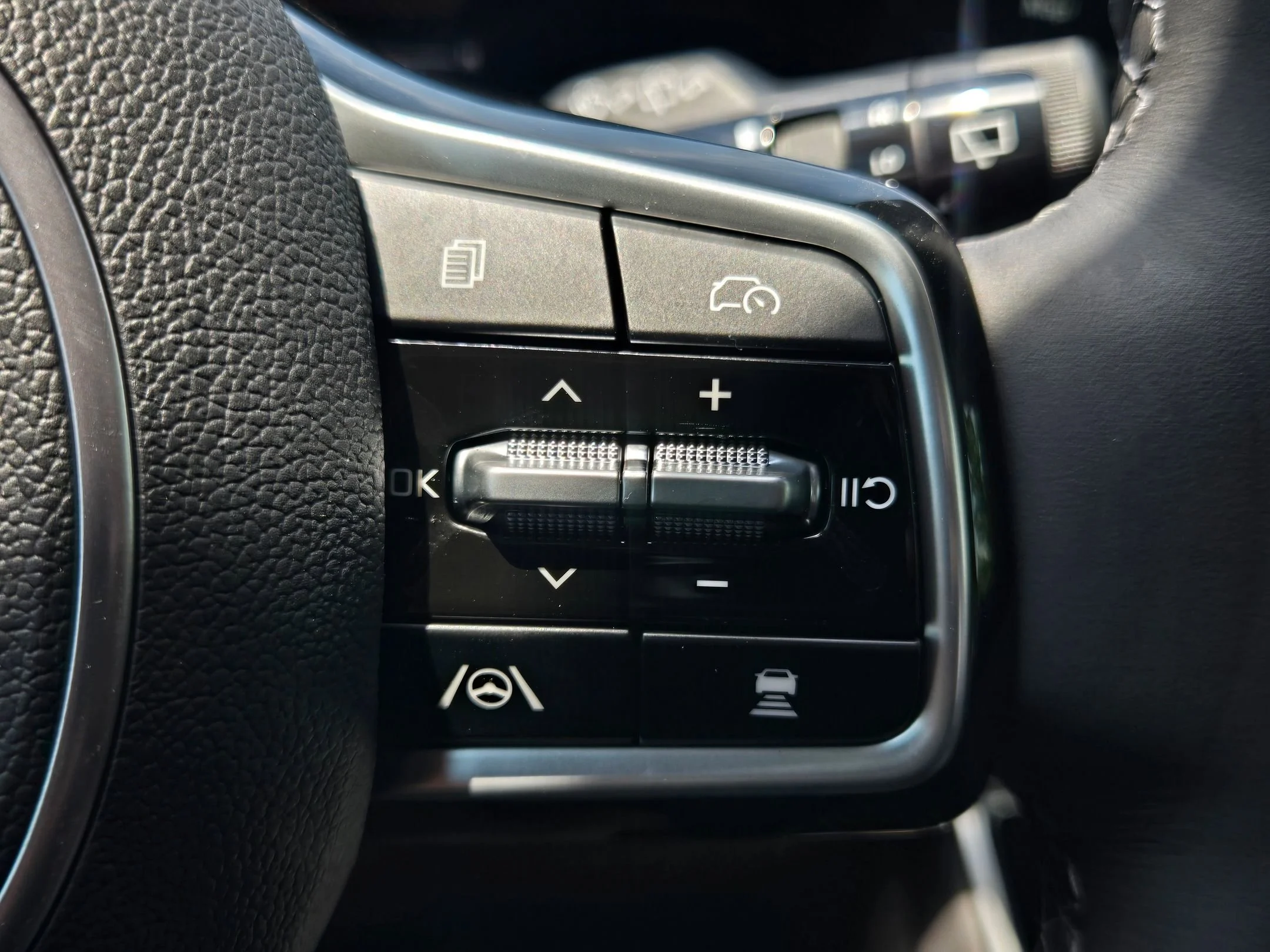 New 2026 Ceramic White Kia EX image 26