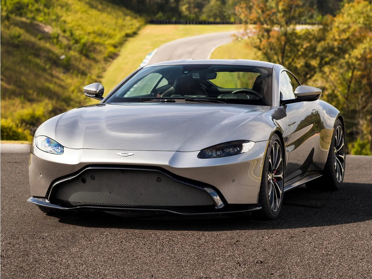 Used 2019  Aston Martin Base image 1