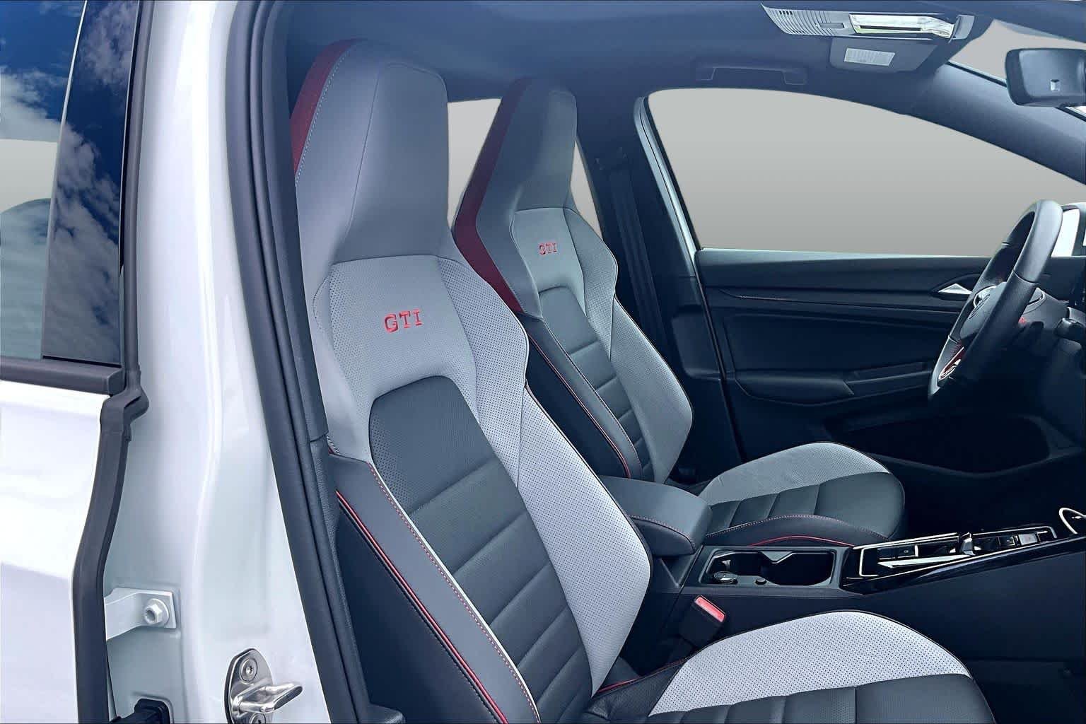 Used 2024 Opal White Pearl Volkswagen Autobahn image 7
