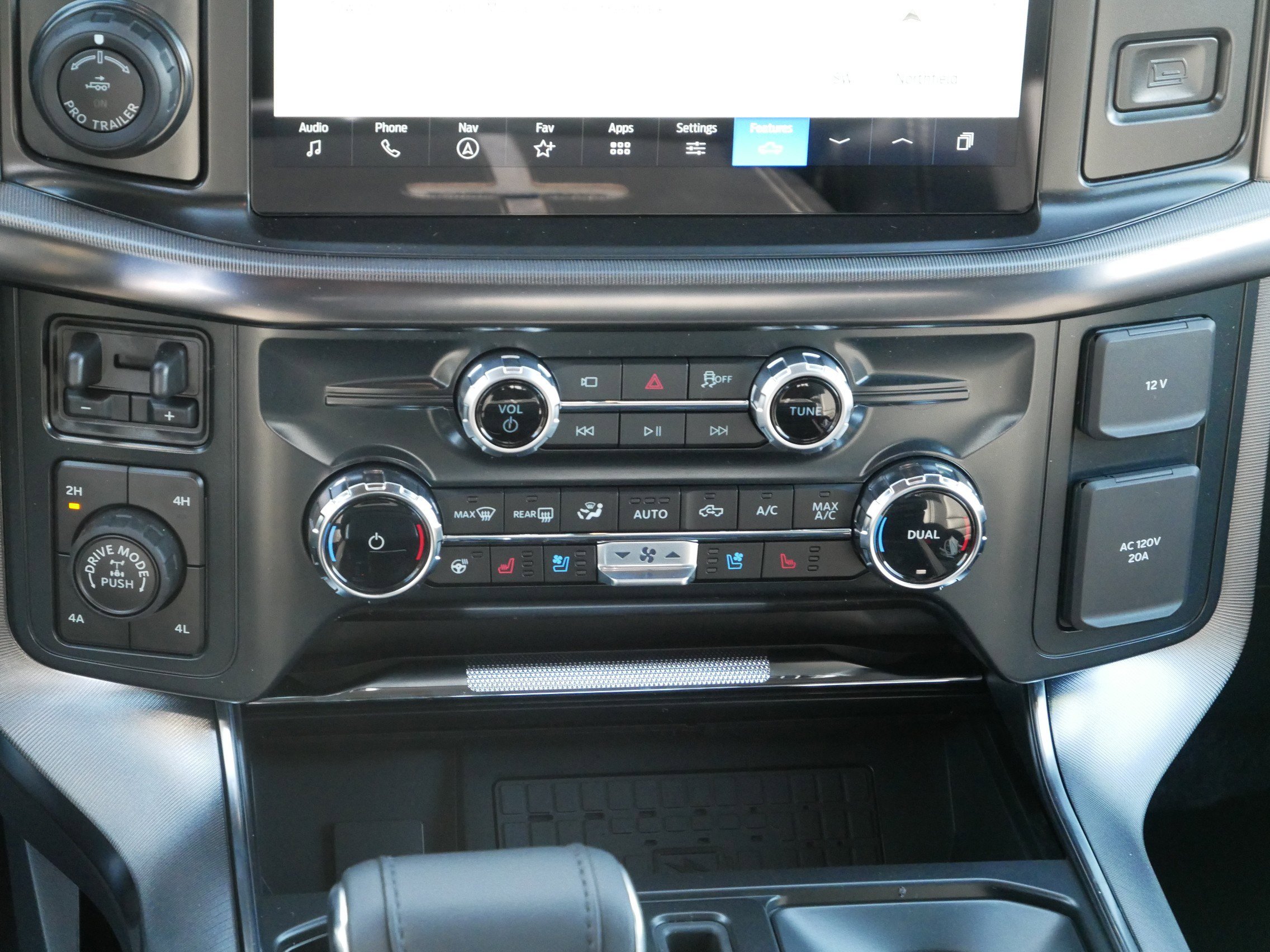New 2026 Star White Metallic Tri-Coat Ford Platinum® image 15