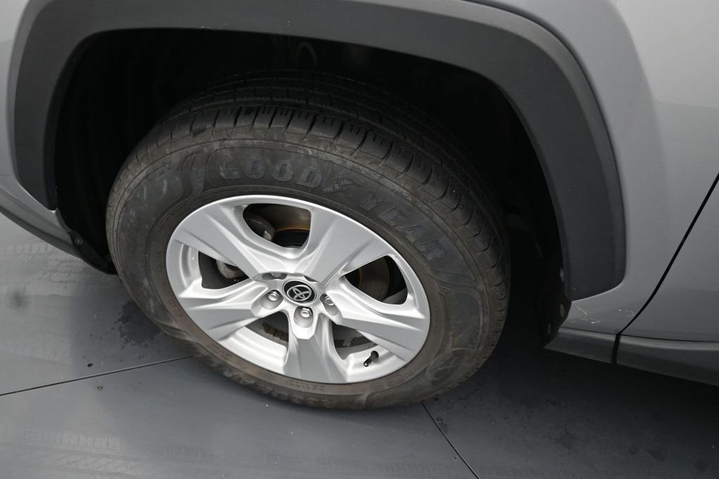 Used 2021 Silver Toyota XLE image 16