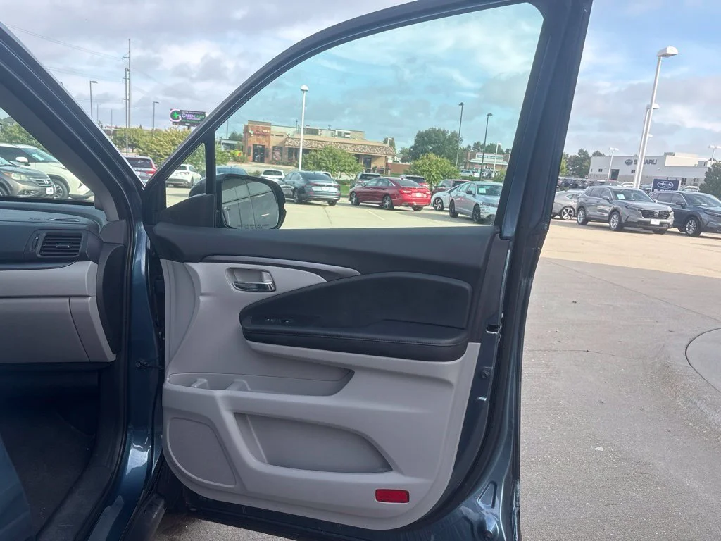 Used 2021 Blue Honda EX-L image 26