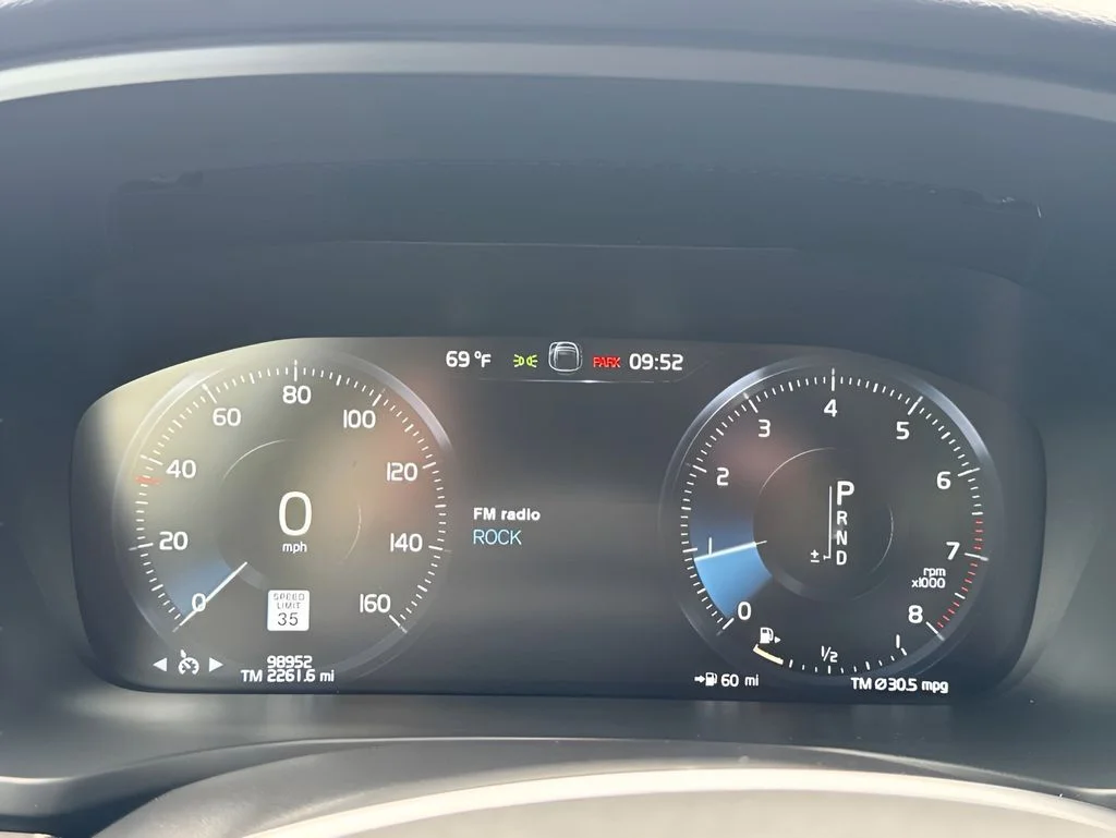 Used 2020 Gray Volvo T5 Momentum image 23