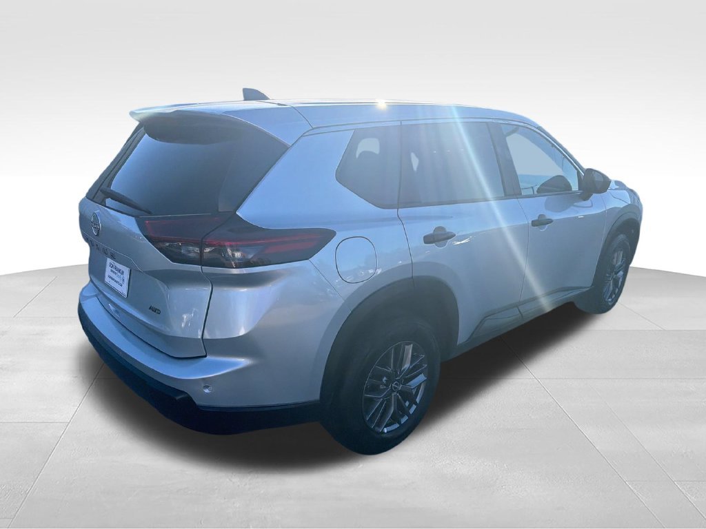 Used 2024 Silver Nissan S image 5