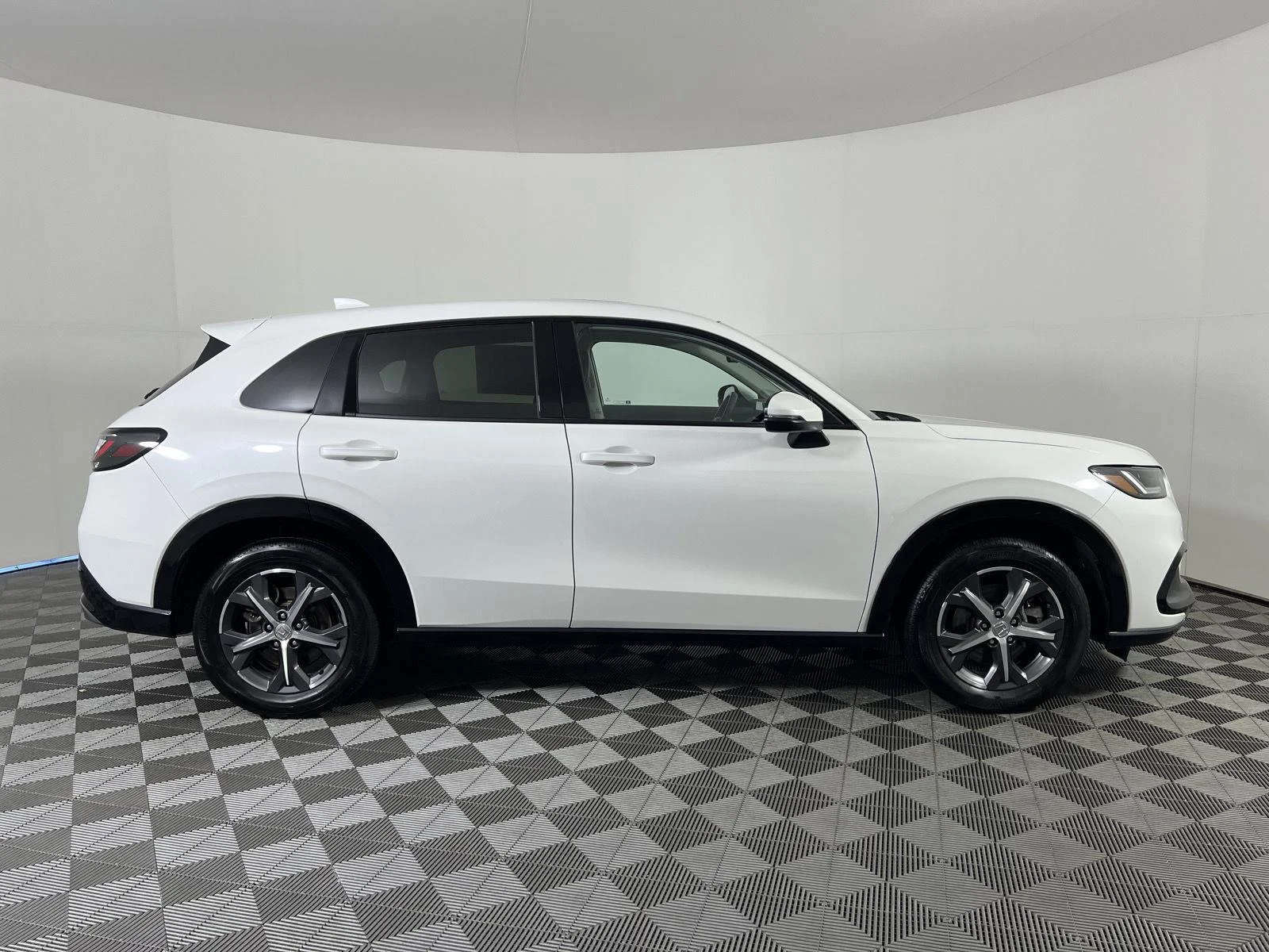 Used 2025 Platinum White Pearl Honda EX-L image 2