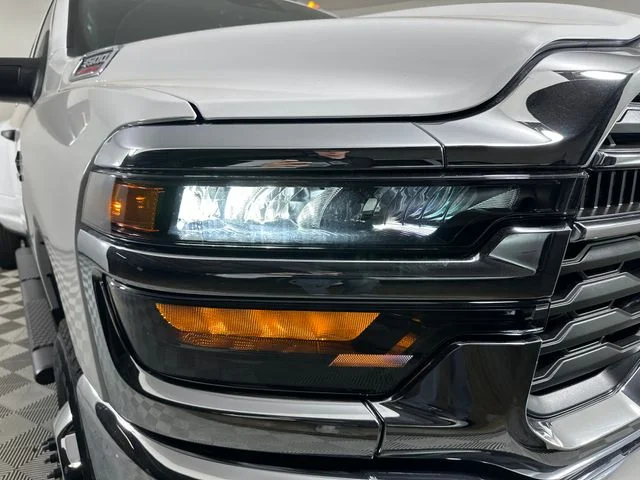 New 2026 Bright White Clear-Coat Exterior Paint RAM Tradesman image 4