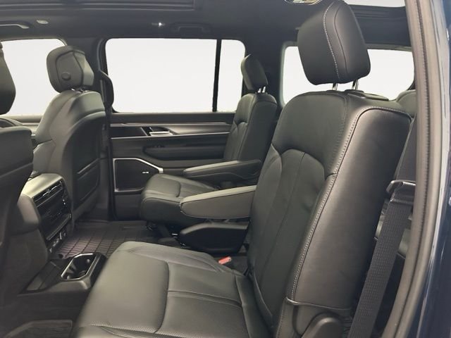 New 2026 Fathom Blue Pearlcoat Jeep Upland image 17