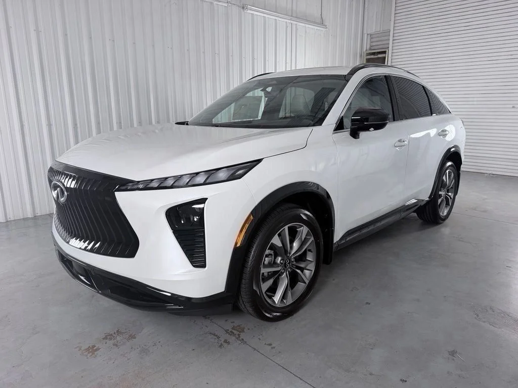 New 2027 RADIANT WHITE INFINITI Luxe AWD image 1