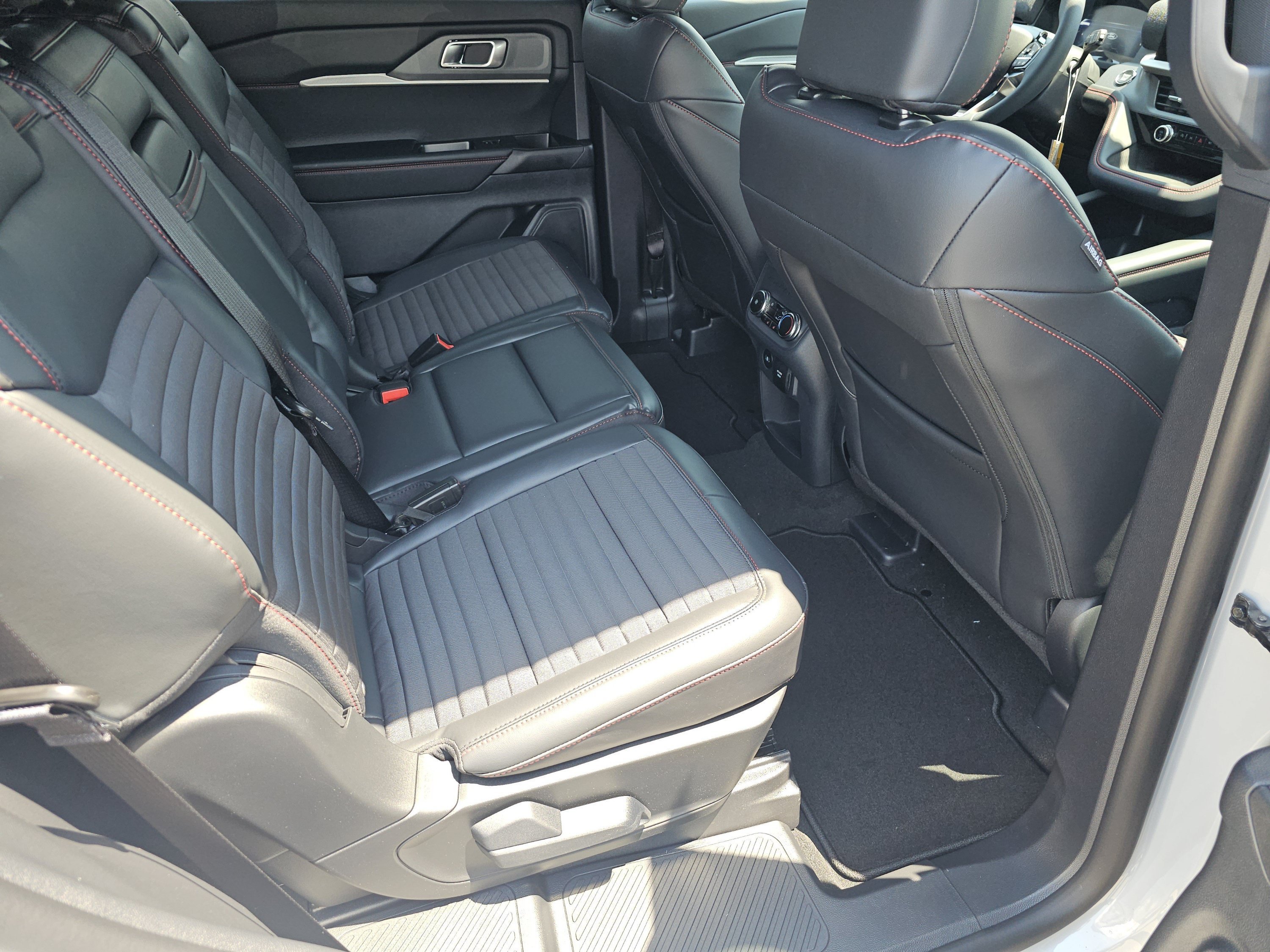 New 2026 Space White Metallic Ford ST-Line image 27