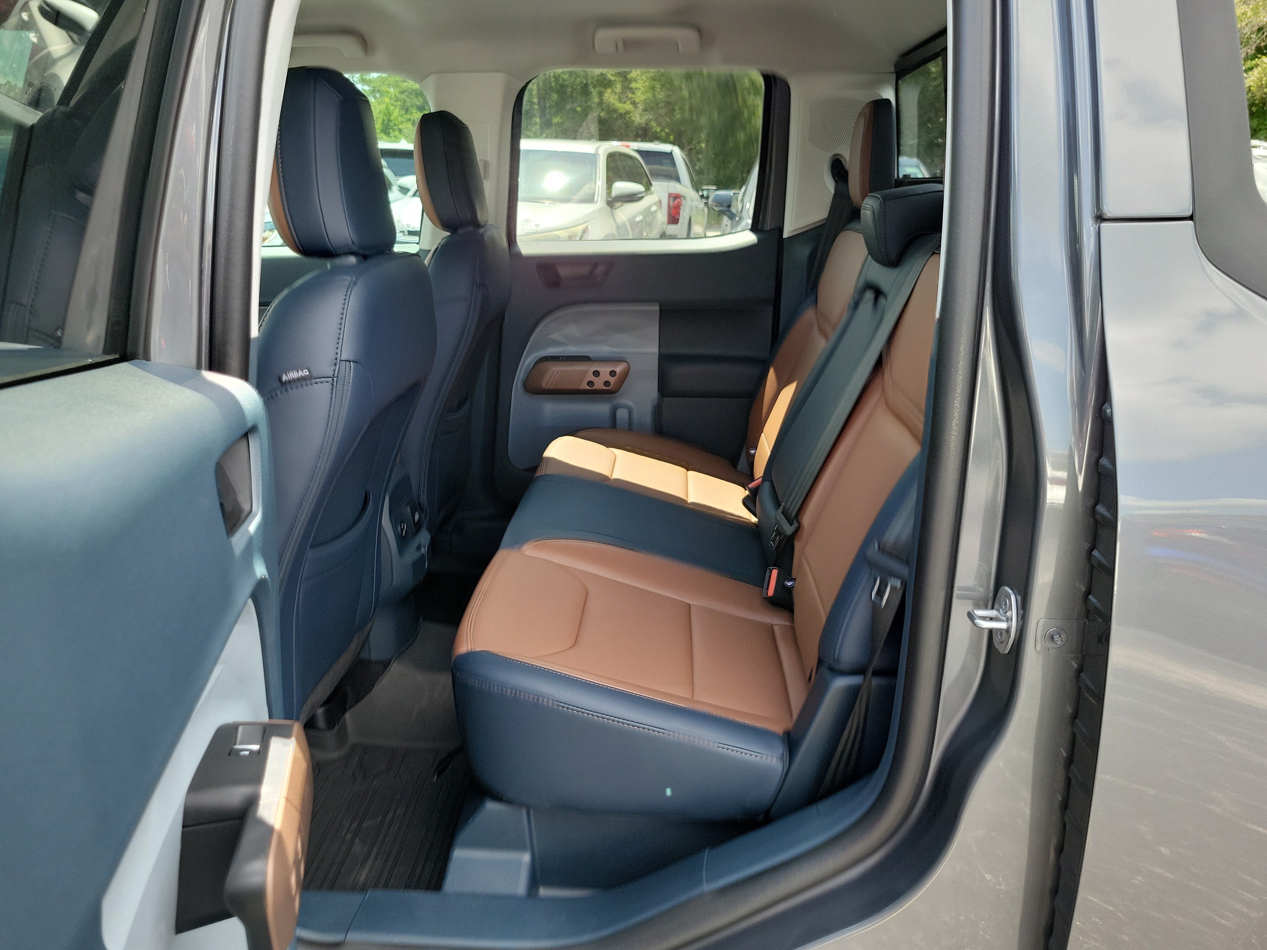 Used 2024 Gray Metallic Ford LARIAT image 22