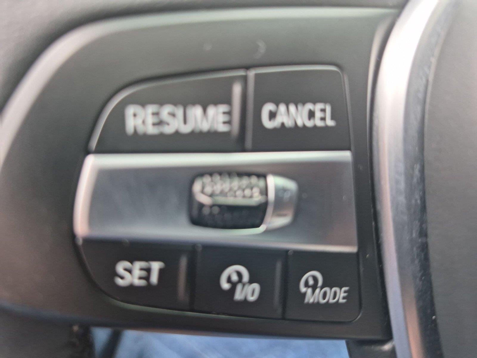Used 2025 Skyscraper Grey Metallic BMW xDrive40i image 19
