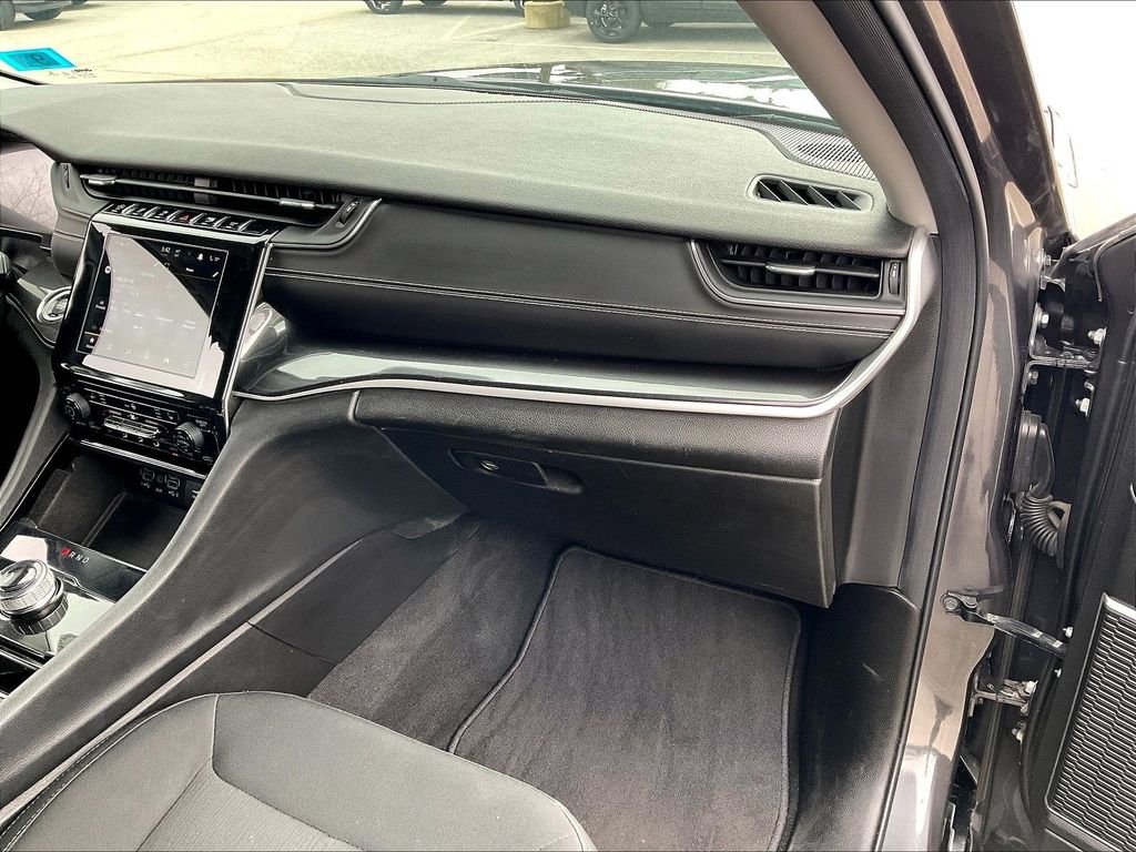 Used 2022 Baltic Gray Metallic Clearcoat Jeep Laredo image 12