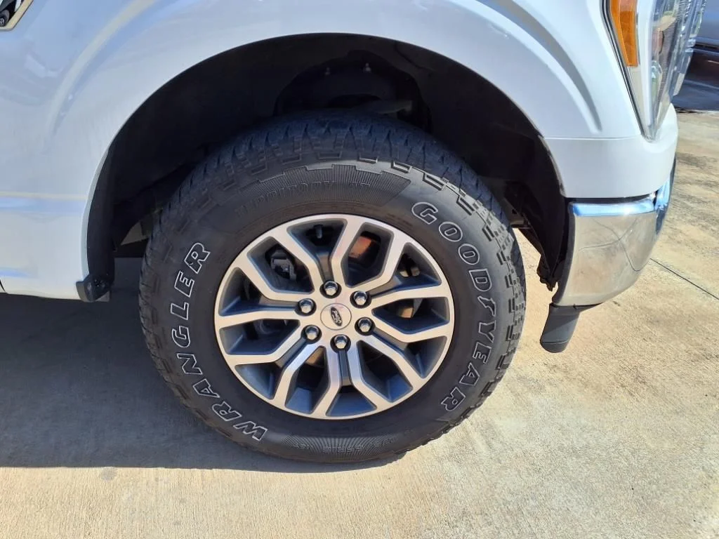 Used 2021 White Ford Lariat image 20