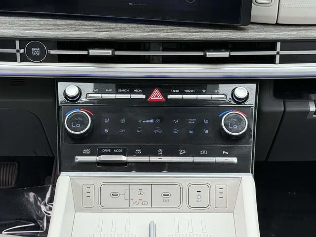 Used 2024 White Hyundai Calligraphy image 21