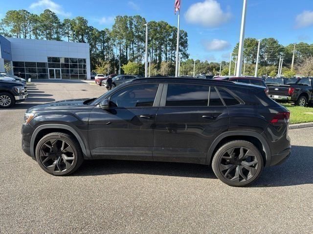 Used 2024  Volkswagen 2.0T SEL R-Line image 9
