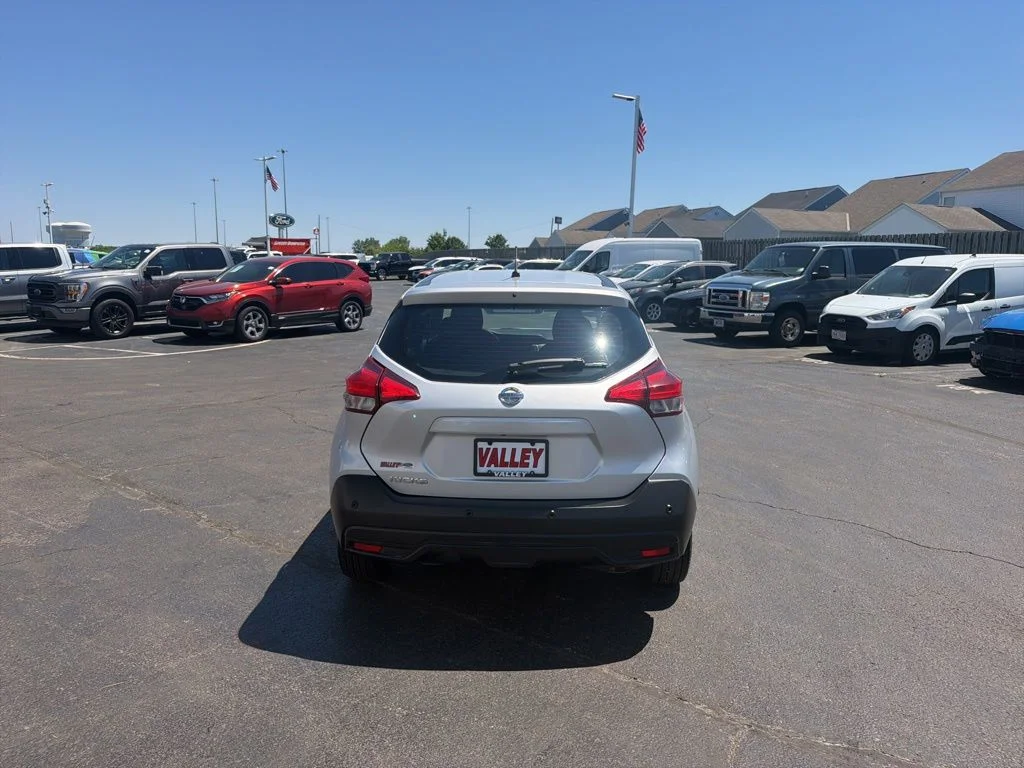Certified Used 2020 Brilliant Silver Metallic Nissan S image 9