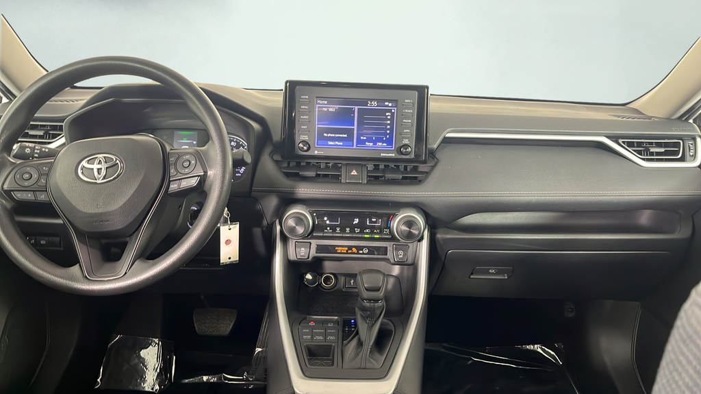 2022 Toyota RAV4 LE - Photo 18