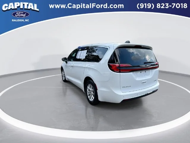 Used 2025 White Chrysler Select image 6