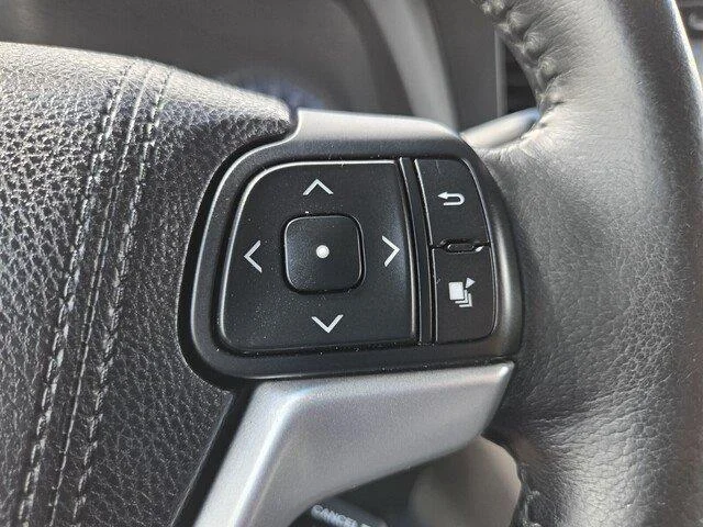 Used 2015 Silver Sky Metallic Toyota XLE Premium 8-Passenger image 14