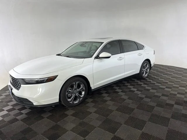 Used 2024 White Honda EX image 3