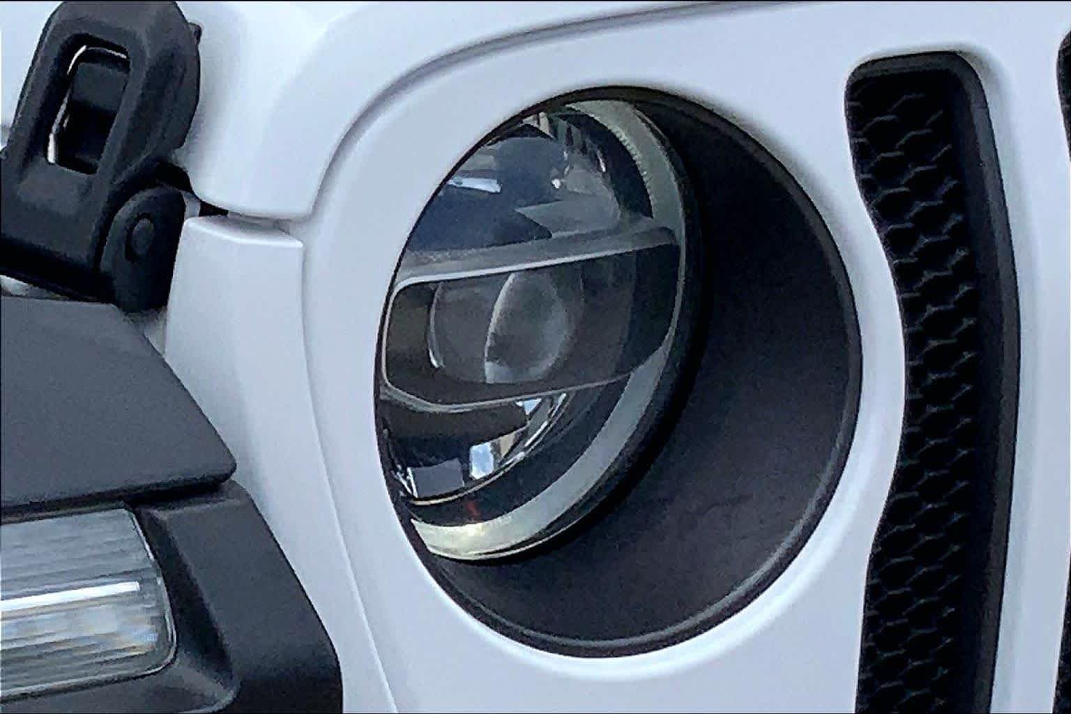 Used 2021 Bright White Clearcoat Jeep Unlimited Rubicon image 26