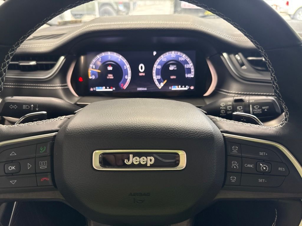 Used 2022 Silver Jeep Limited image 21