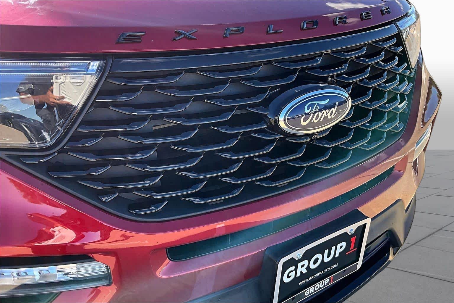 Used 2023 Rapid Red Metallic Tinted Clearcoat Ford ST-Line image 30
