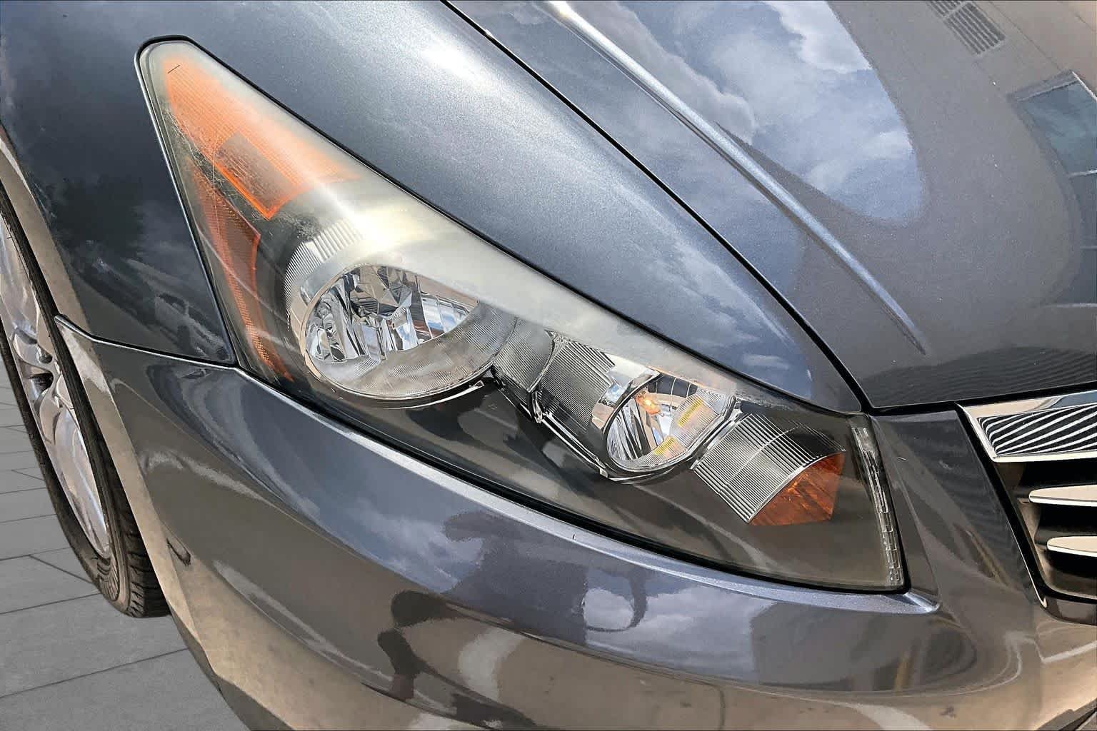 Used 2012 Alabaster Silver Metallic Honda EX-L image 24