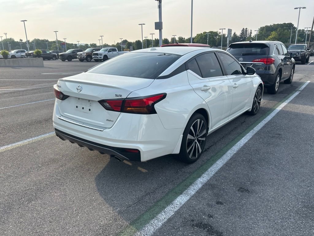 Used 2019 White Nissan 2.5 SR image 5