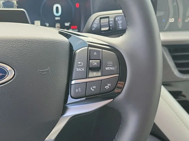 New 2026 Star White Metallic Tri-Coat Ford Platinum™ image 25