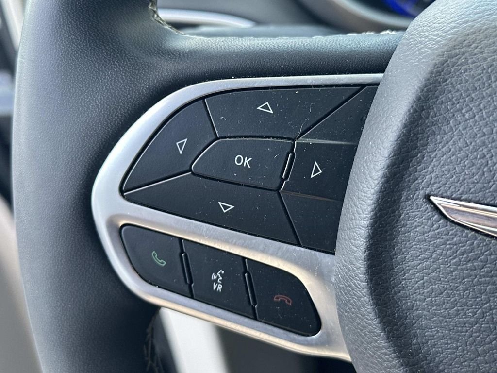 Used 2024 Black Chrysler Touring L image 26