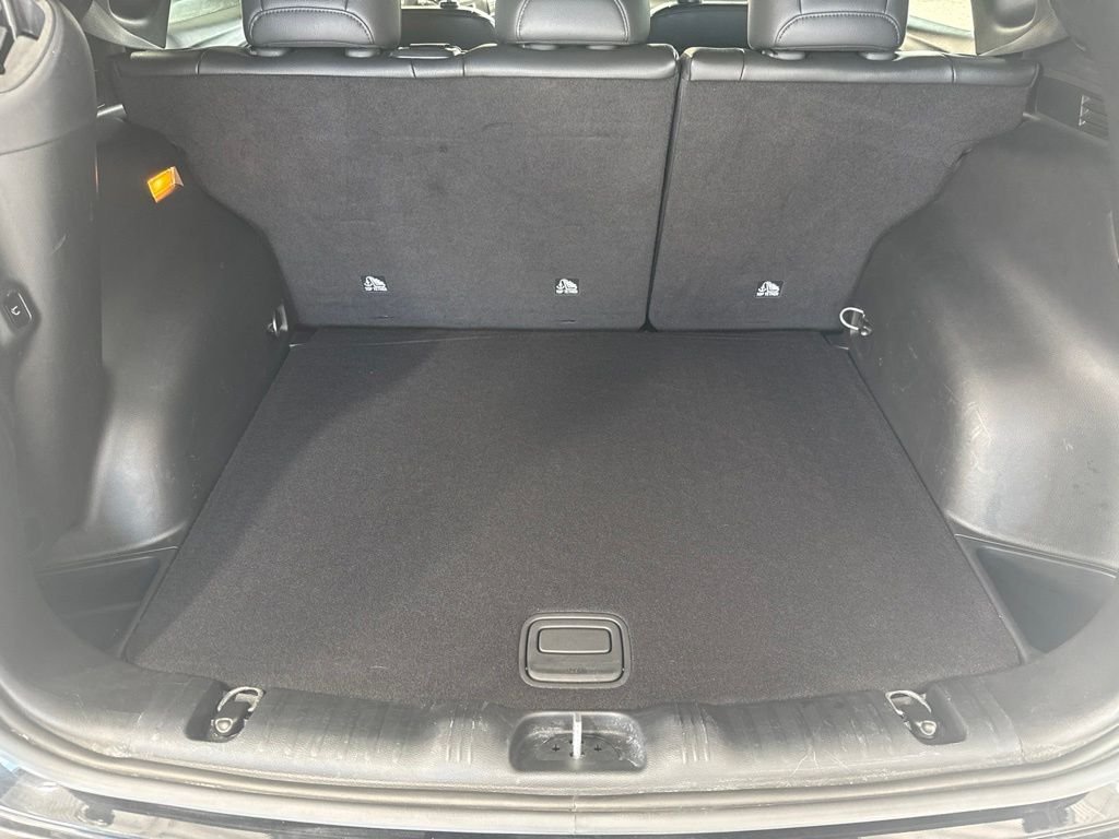 Used 2025 Black Jeep Latitude image 10