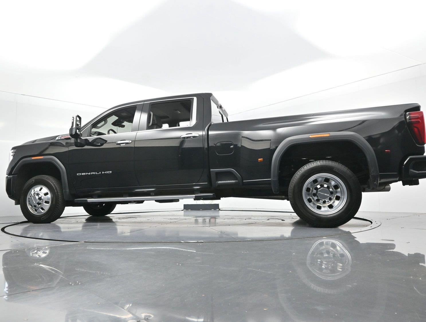 Used 2024 Onyx Black GMC Denali image 46