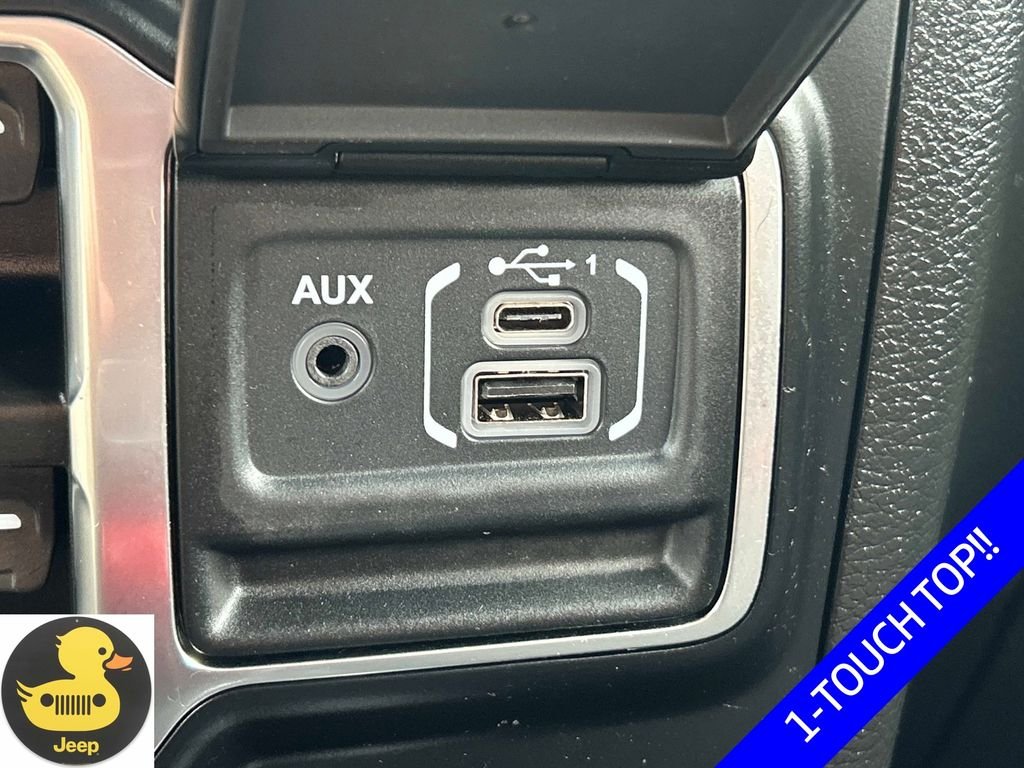Used 2023  Jeep Sport S image 26