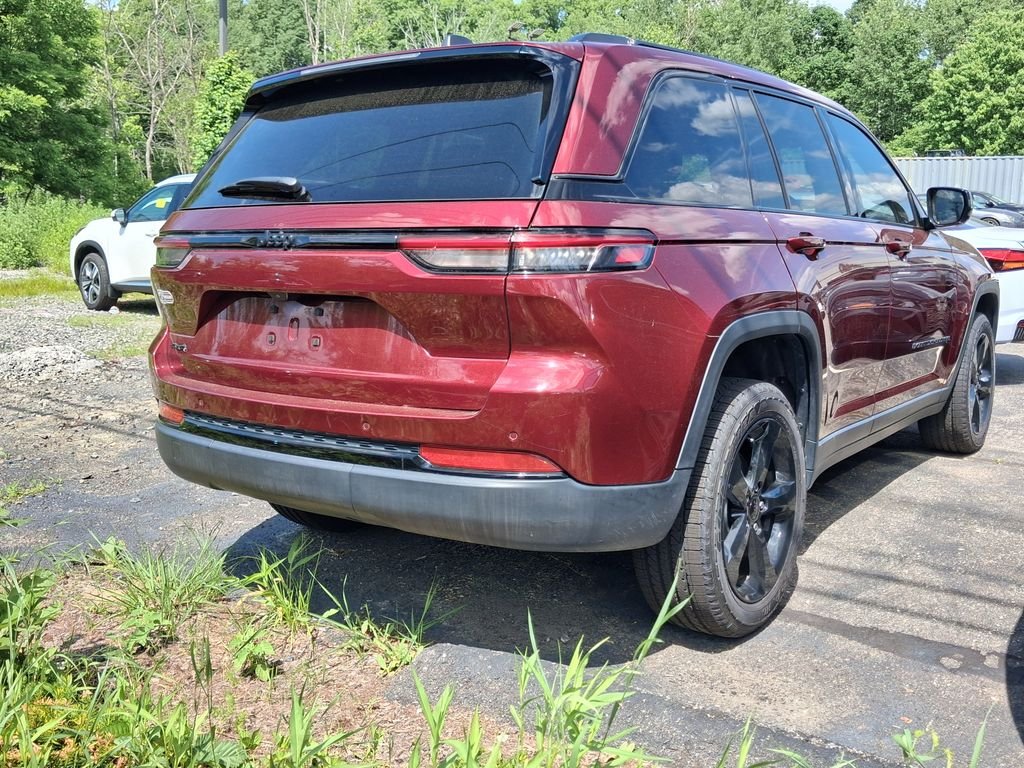 Used 2023 Red Jeep Altitude X image 10