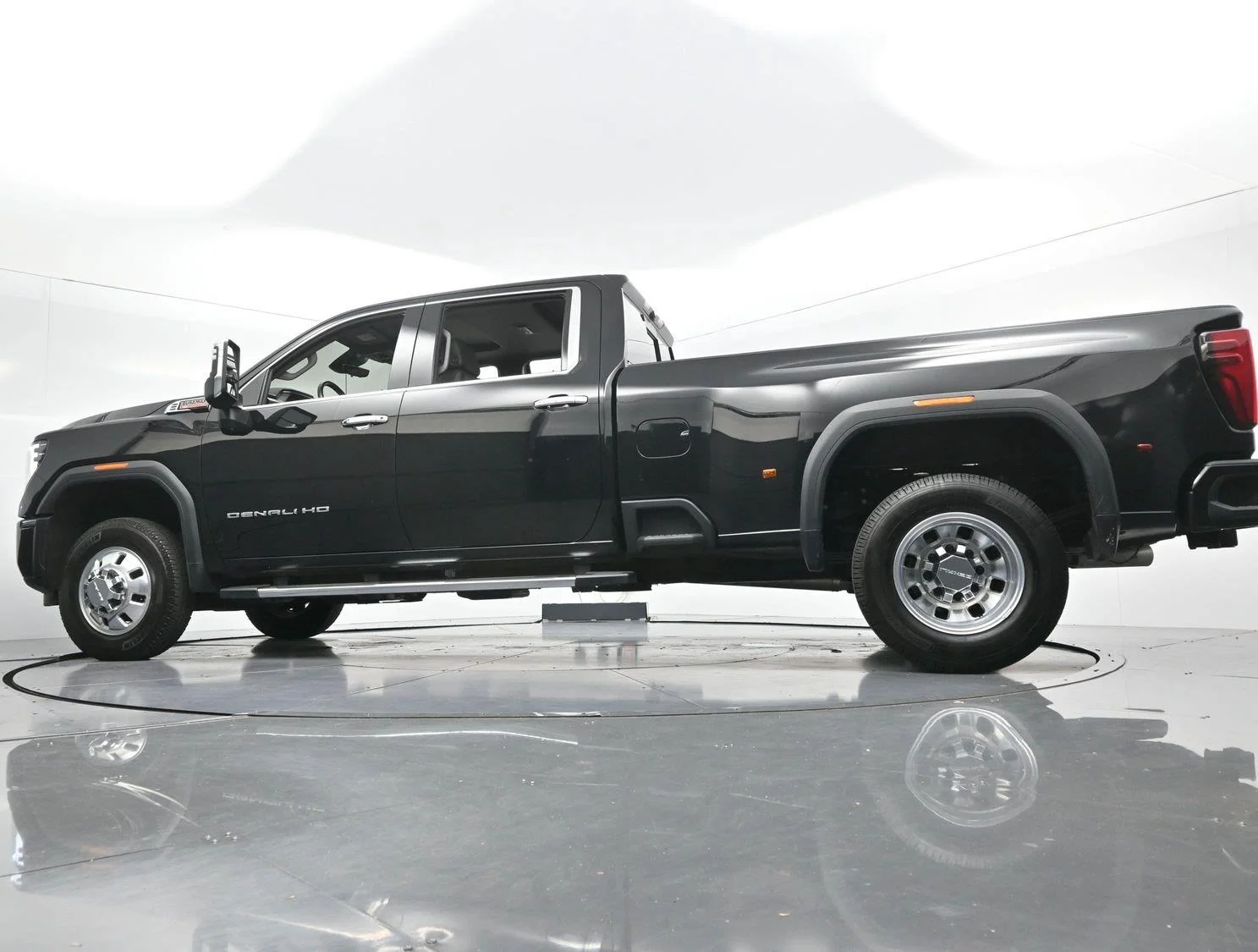 Used 2024 Onyx Black GMC Denali image 46