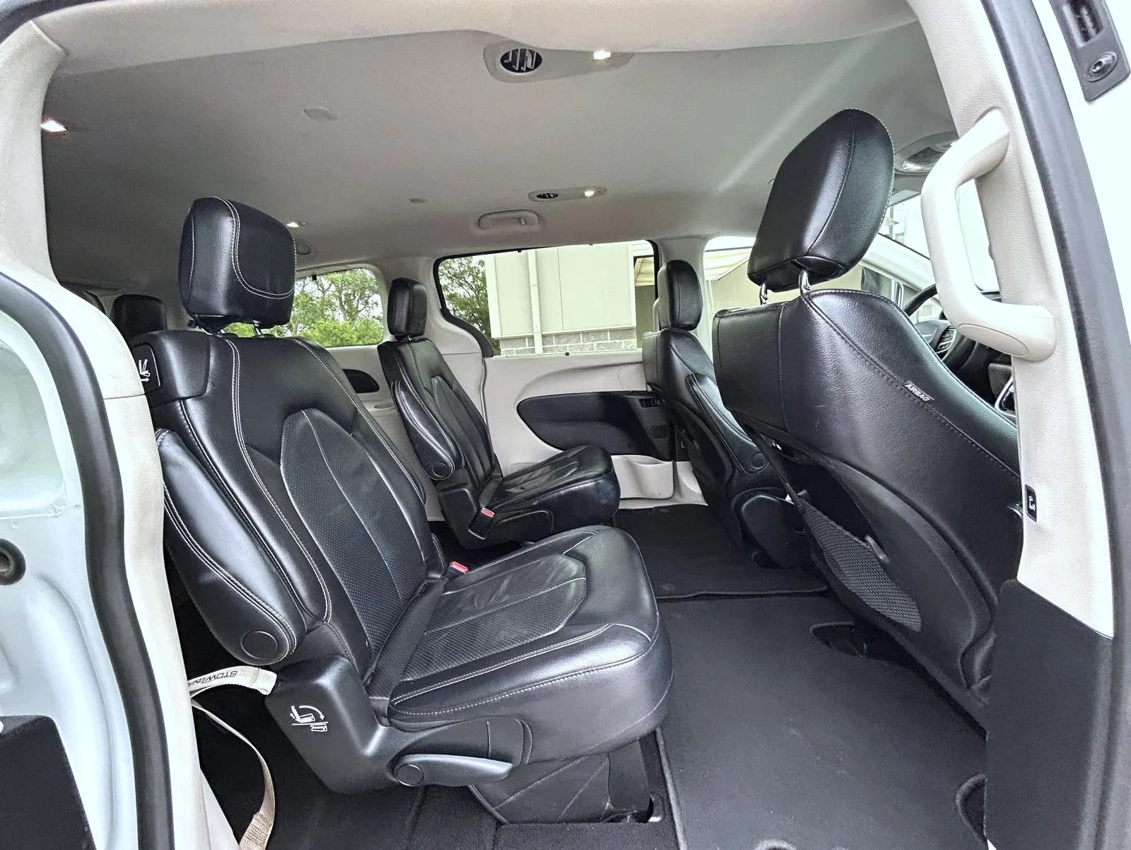 Used 2022 White Chrysler Touring L image 17