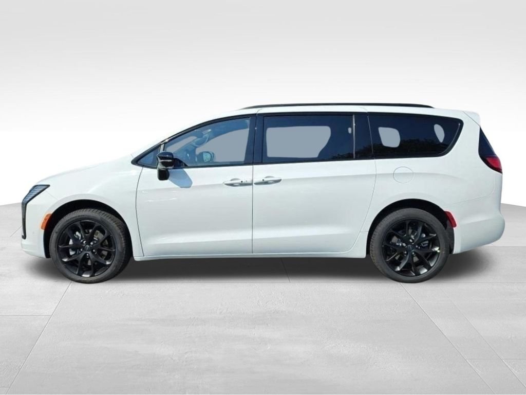 New 2027 Bright White Clear-Coat Exterior Paint Chrysler Limited image 2