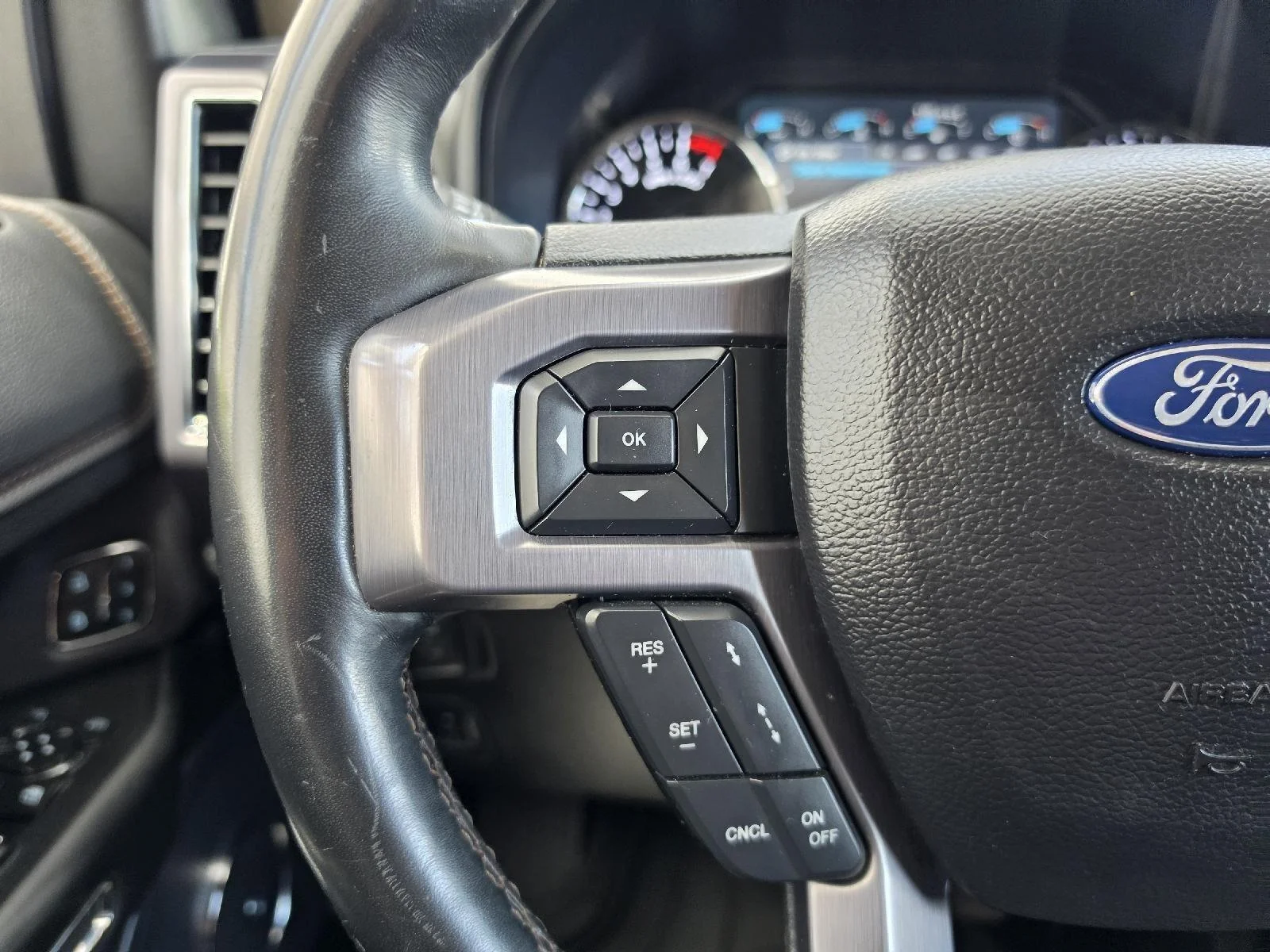 Used 2019 White Platinum Metallic Tri-Coat Ford Platinum image 47