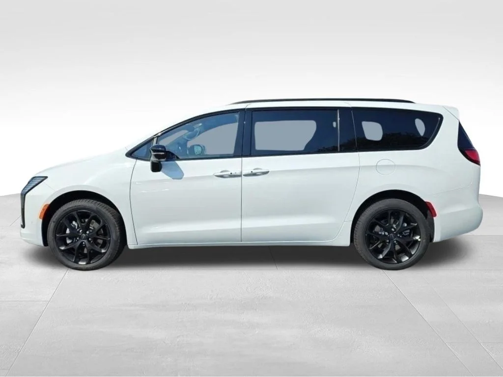 New 2027 Bright White Clear-Coat Exterior Paint Chrysler Limited image 2